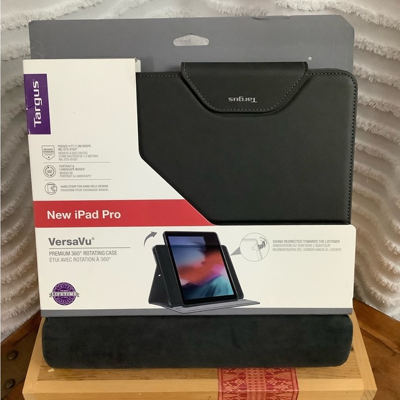 Targus VersaVu Classic Carrying Case Apple iPad Pro (12.9”) PLUS Tablet Lap Rest - Picture 2 of 9